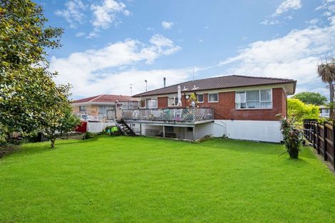 Photo of property in 8 Bodi Place, Te Atatu South, Auckland, 0610