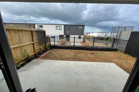 Photo of property in 16 Clay Works Lane, New Lynn, 0600