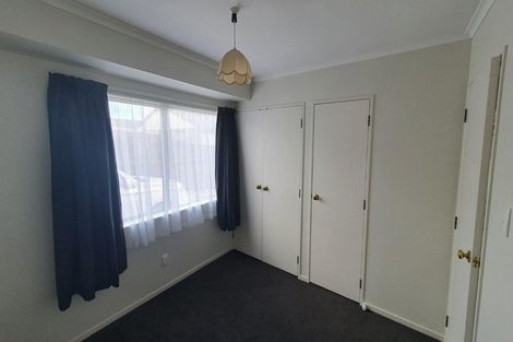 Photo of property in 2/62 Aviemore Drive, Highland Park, Auckland, 2010