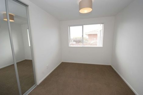 Photo of property in 2/281 Sunset Road, Sunnynook, Auckland, 0632