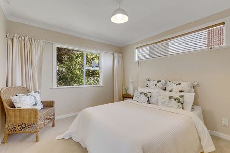 Photo of property in 2 Karoro Place, Paremata, Porirua, 5024
