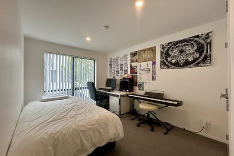 Photo of property in 2/13 Oteha Valley Road, Northcross, Auckland, 0632