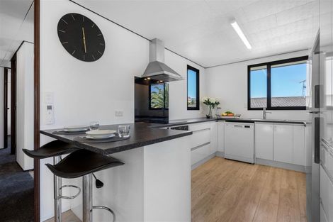 Photo of property in 23 Devonshire Road, Unsworth Heights, Auckland, 0632