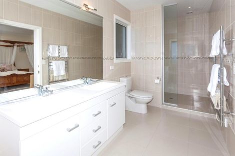 Photo of property in 102 Centennial Drive, Whitianga, 3510