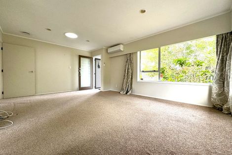 Photo of property in 2/4 Mahuta Grove, Northcote, Auckland, 0627