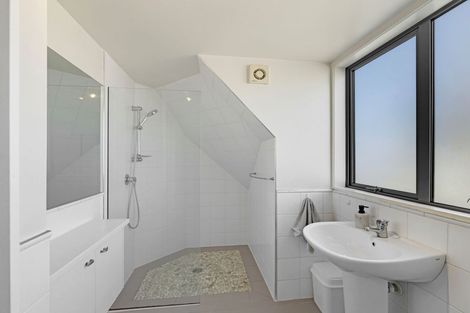 Photo of property in 2/280 Memorial Avenue, Burnside, Christchurch, 8053