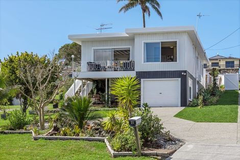 Photo of property in 21 Tindalls Bay Road, Tindalls Beach, Whangaparaoa, 0930