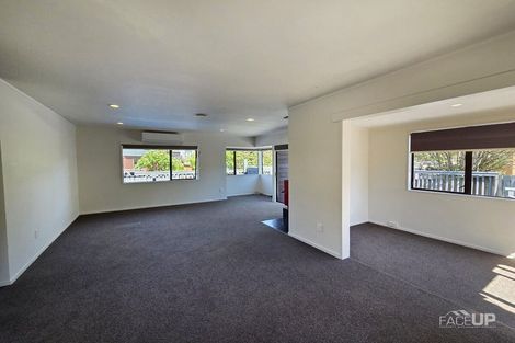 Photo of property in 1/179 Wiseley Road, West Harbour, Auckland, 0618