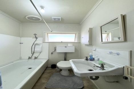 Photo of property in 1 Marsh Avenue, Forrest Hill, Auckland, 0620