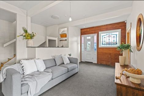 Photo of property in 53 Anzac Parade, Durie Hill, Whanganui, 4500