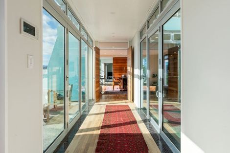 Photo of property in 365 Karaka Bay Road, Karaka Bays, Wellington, 6022