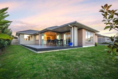 Photo of property in 32 Sumner Terrace, Aotea, Porirua, 5024