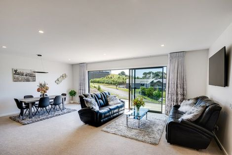 Photo of property in 91 Oak Road, Poraiti, Napier, 4112