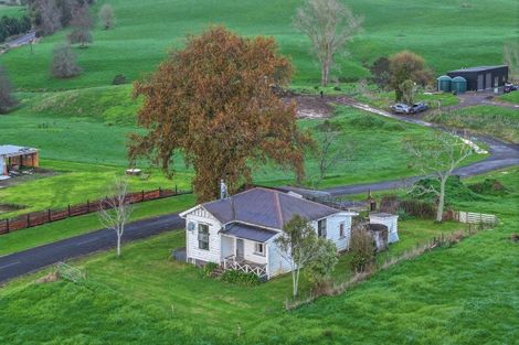 Photo of property in 8 Old Barn Road, Waitakaruru, 3576
