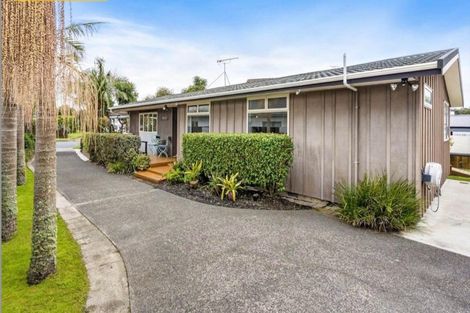 Photo of property in 12 Quo Vadis Place, Red Beach, 0932