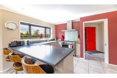 Photo of property in 16 Thorndon Close, Kirwee, Darfield, 7571