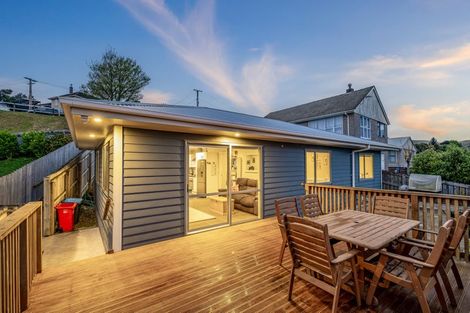 Photo of property in 17a Gloucester Street, Cannons Creek, Porirua, 5024