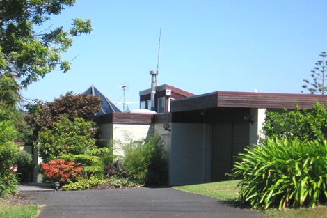 Photo of property in 12 Scarboro Terrace, Murrays Bay, Auckland, 0630