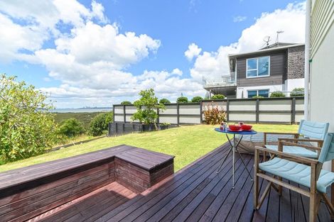 Photo of property in 33 Dawnhaven Drive, Te Atatu Peninsula, Auckland, 0610