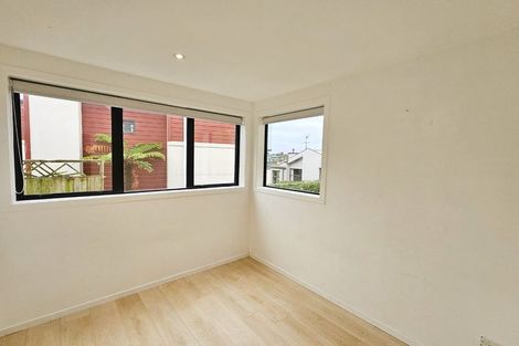 Photo of property in 137 Wiseley Road, West Harbour, Auckland, 0618
