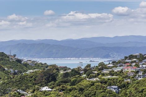 Photo of property in 33 Chartwell Drive, Crofton Downs, Wellington, 6035