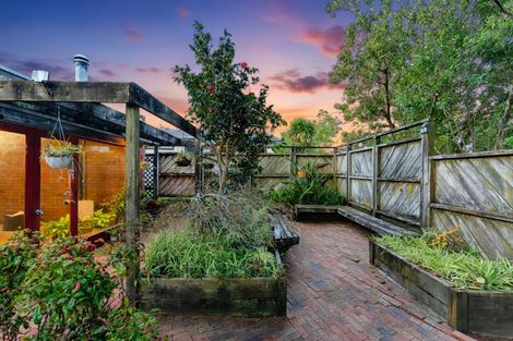 Photo of property in 41 Fitzherbert Avenue, West Harbour, Auckland, 0618