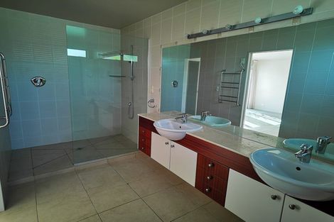 Photo of property in 20 Bournemouth Terrace, Murrays Bay, Auckland, 0630