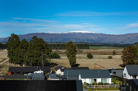 Photo of property in 33 Tomtit Crescent, Lake Hawea, 9382