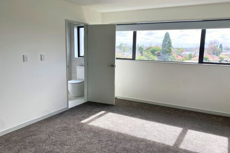 Photo of property in 8/218 Rosebank Road, Avondale, Auckland, 1026