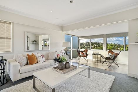 Photo of property in 10 Robin Lane, Browns Bay, Auckland, 0630