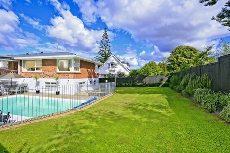 Photo of property in 20 Totara Grove, Hillcrest, Auckland, 0627