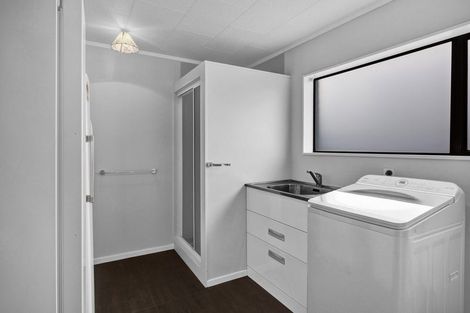 Photo of property in 11 County Drive, Hawera, 4610