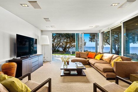 Photo of property in 25 Huntly Road, Campbells Bay, Auckland, 0630