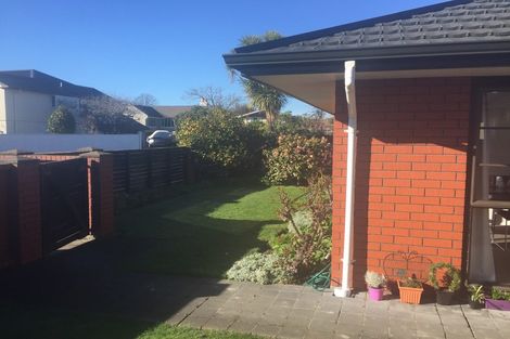 Photo of property in 4 Ladbrokes Place, Fendalton, Christchurch, 8052