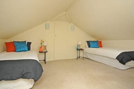 Photo of property in 132a Kelburn Parade, Kelburn, Wellington, 6012