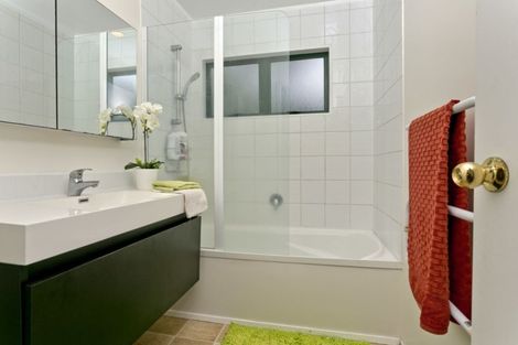 Photo of property in 2/83 Vandeleur Avenue, Birkdale, Auckland, 0626