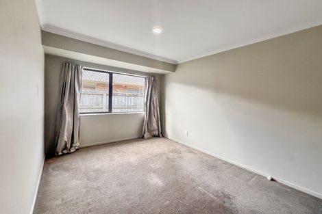 Photo of property in 22 Percy Kinsman Crescent, Riverstone Terraces, Upper Hutt, 5018