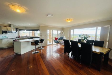 Photo of property in 10 Bonnard Place, West Harbour, Auckland, 0618