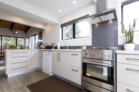 Photo of property in 12 Fairfax Terrace, Frankleigh Park, New Plymouth, 4310