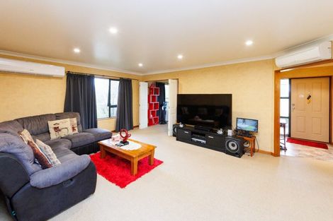 Photo of property in 2 Fernlea Avenue, Kelvin Grove, Palmerston North, 4414