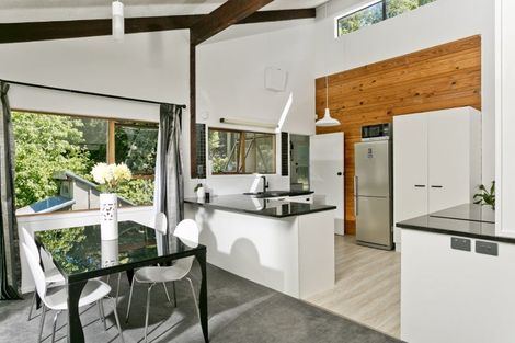 Photo of property in 2/13a Eskdale Road, Birkdale, Auckland, 0626