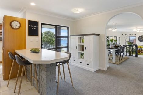 Photo of property in 8 Della Place, Conifer Grove, Takanini, 2112