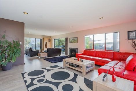 Photo of property in 52 Newbury Place, Schnapper Rock, Auckland, 0632