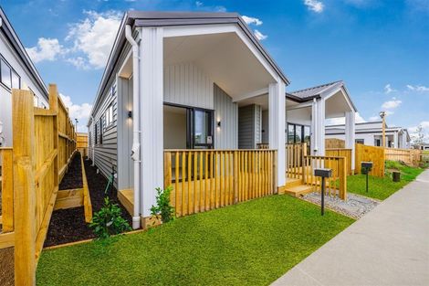 Photo of property in 16 Ihi Place, Karaka, 2578