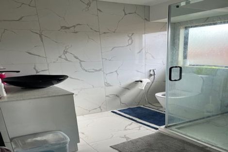 Photo of property in 17 Semillon Avenue, Henderson, Auckland, 0612