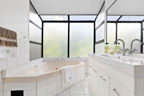 Photo of property in 53 Eskdale Road, Birkdale, Auckland, 0626