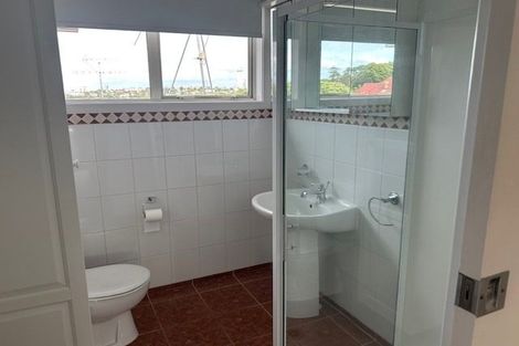 Photo of property in 2/26 Otakau Road, Milford, Auckland, 0620