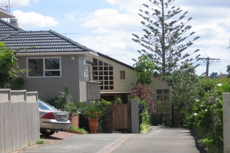 Photo of property in 1/114 Aberdeen Road, Campbells Bay, Auckland, 0620