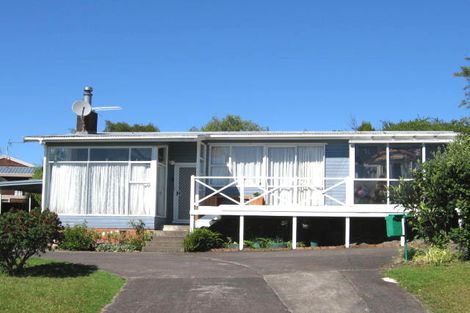 Photo of property in 123 Mcleod Road, Te Atatu South, Auckland, 0610
