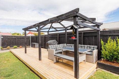 Photo of property in 35 Acacia Street, Kelvin Grove, Palmerston North, 4414